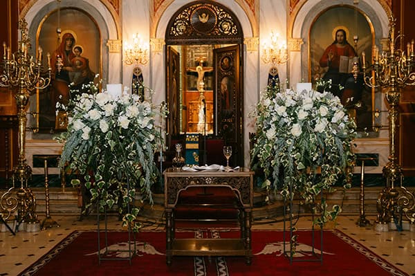 romantic-winter-wedding-patras-lush-flowers_15