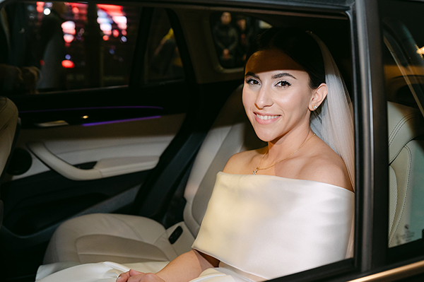 romantic-winter-wedding-patras-lush-flowers_17