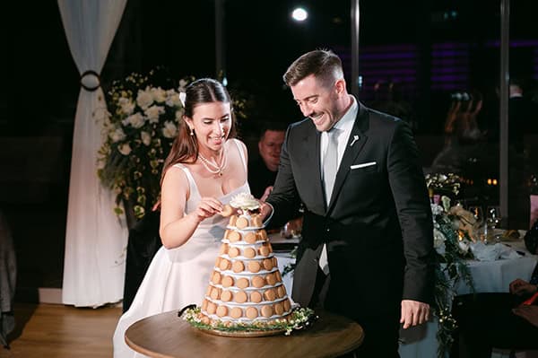 romantic-winter-wedding-patras-lush-flowers_35