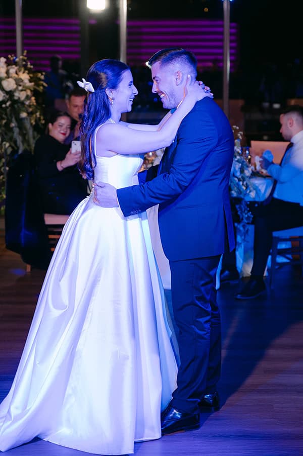 romantic-winter-wedding-patras-lush-flowers_36