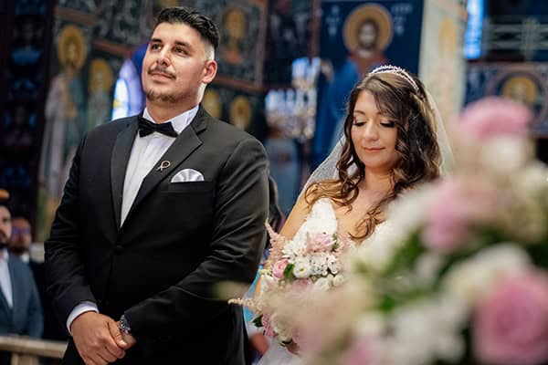 summer-wedding-drama-lilac-roses_09x