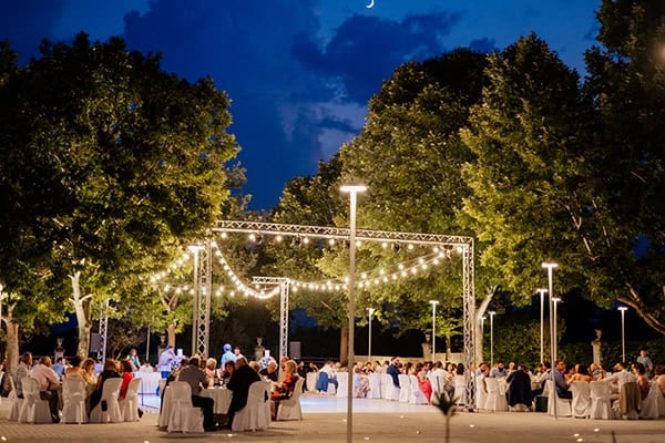 summer-wedding-drama-lilac-roses_15