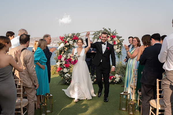 Όμορφος καλοκαιρινός γάμος στο Island Art & Taste με φούξια βουκαμβίλια | Angelica & Stephen