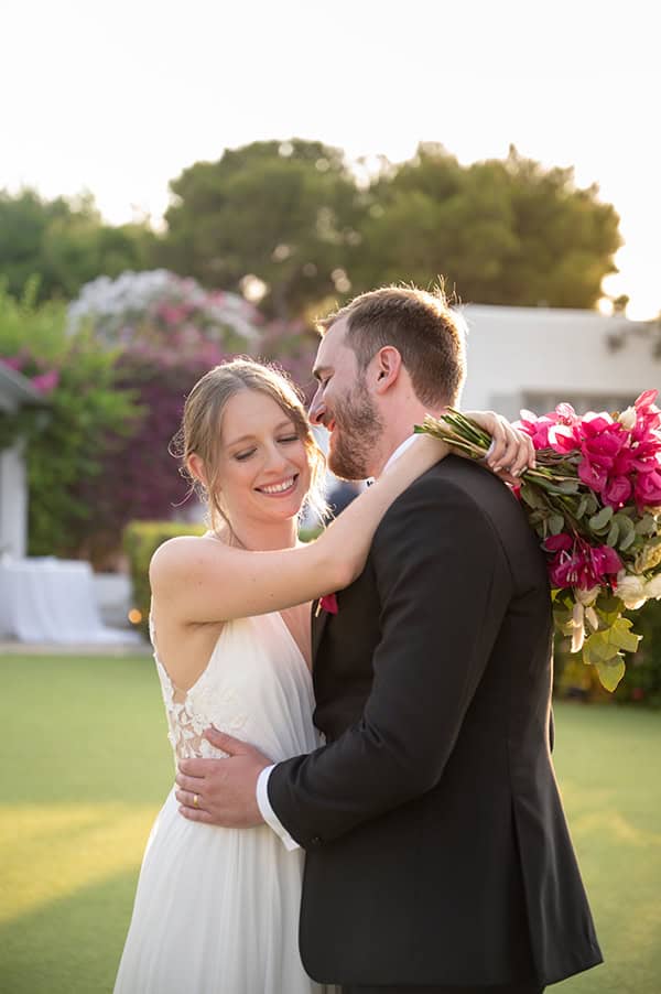summer-wedding-island-art-taste-fuchsia-bougainvillea_01