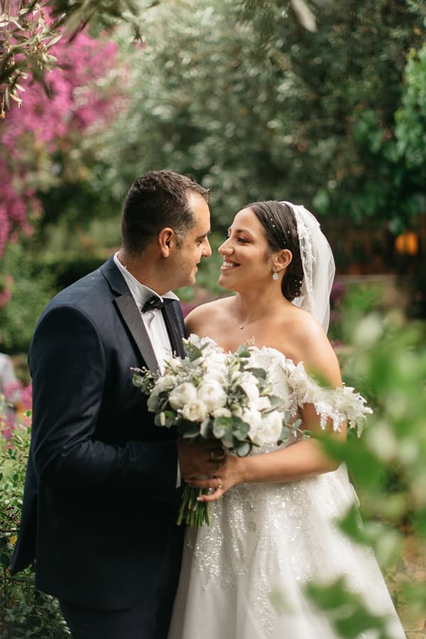 summer-wedding-ktima-ippostasio-white-flowers_01