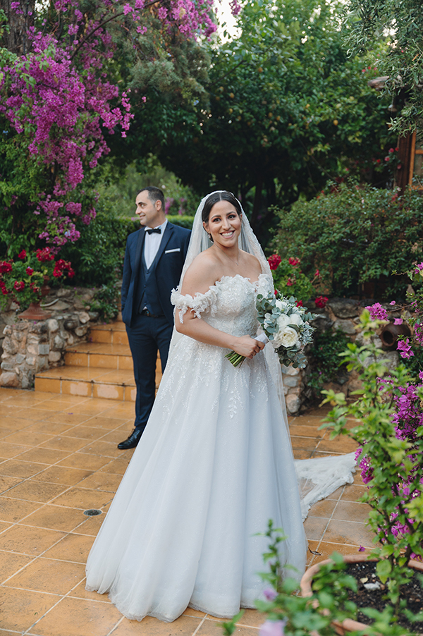 summer-wedding-ktima-ippostasio-white-flowers_04