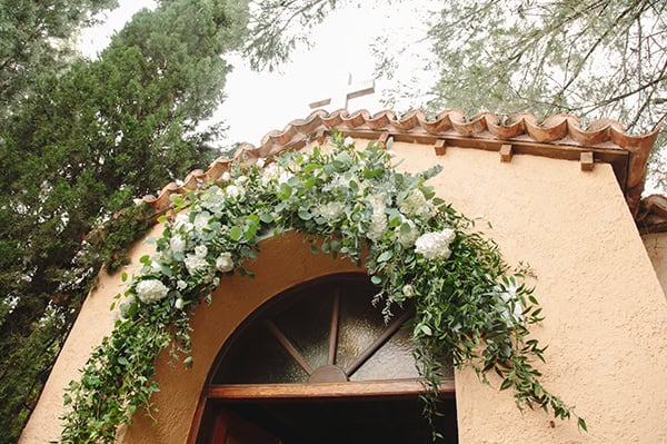 summer-wedding-ktima-ippostasio-white-flowers_10