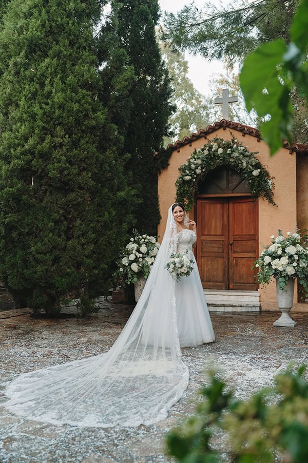 summer-wedding-ktima-ippostasio-white-flowers_16