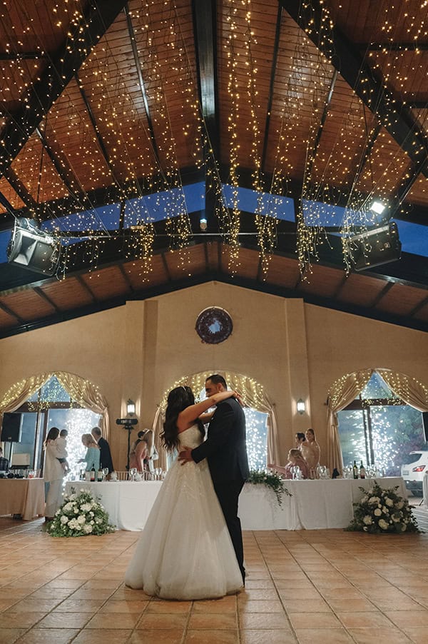 summer-wedding-ktima-ippostasio-white-flowers_17