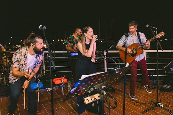 summer-wedding-ploes-white-flowers_18