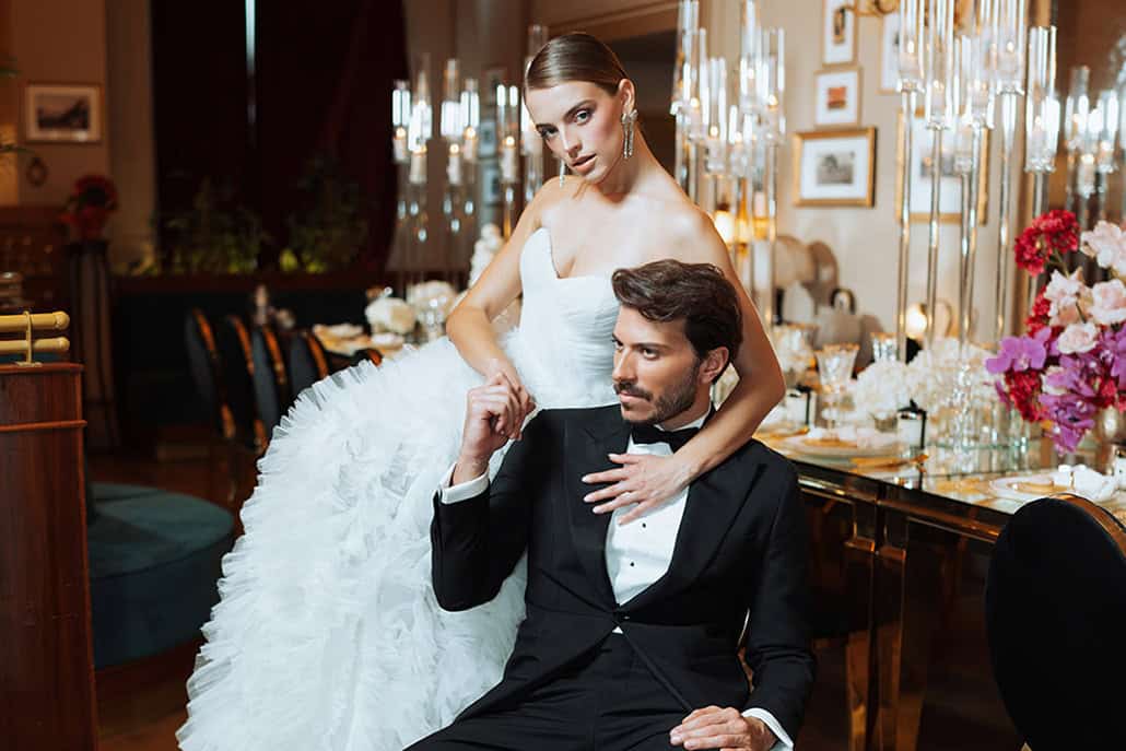 Ultra stylish wedding editorial με πολύχρωμα λουλούδια
