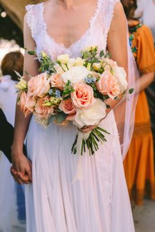 Νυφικό μπουκέτο με τριαντάφυλλα σε παστέλ χρωματισμούς