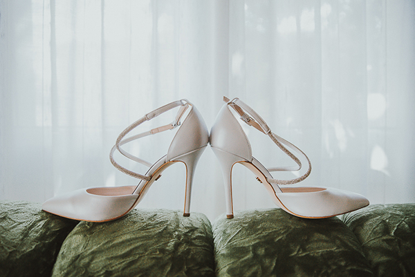 chic-summer-wedding-white-flowers_09