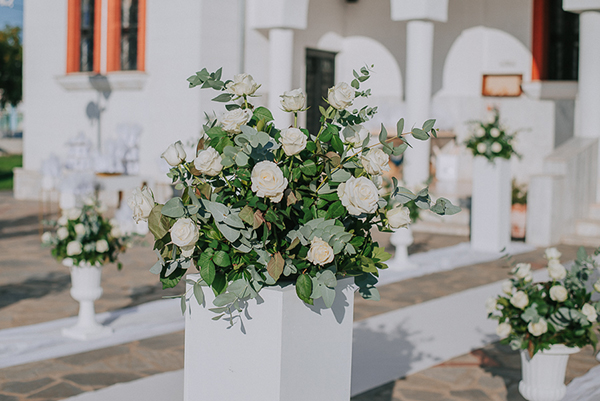chic-summer-wedding-white-flowers_16
