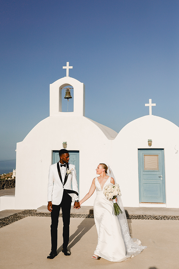 gorgeous-wedding-santorini-white-roses-hydrangeas_01