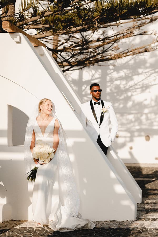 gorgeous-wedding-santorini-white-roses-hydrangeas_02
