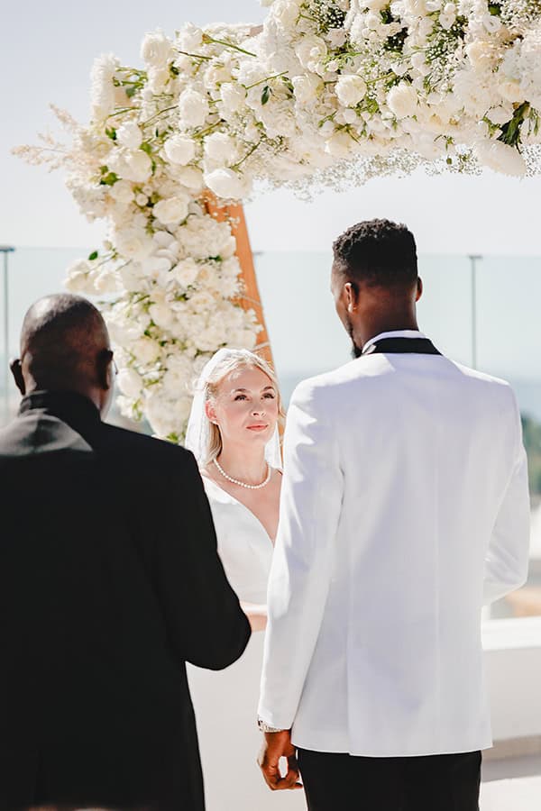 gorgeous-wedding-santorini-white-roses-hydrangeas_13