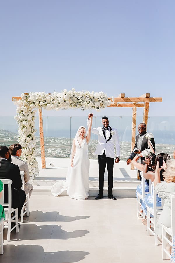 gorgeous-wedding-santorini-white-roses-hydrangeas_14