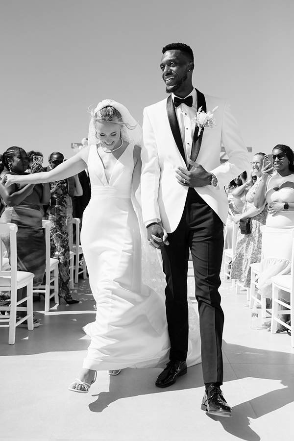 gorgeous-wedding-santorini-white-roses-hydrangeas_16