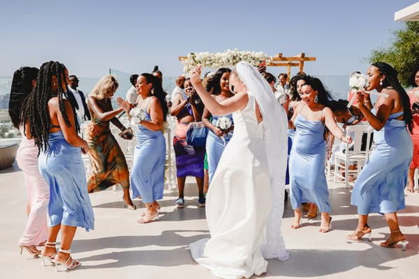 gorgeous-wedding-santorini-white-roses-hydrangeas_17