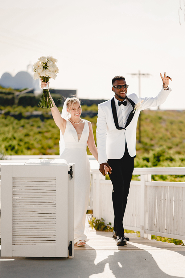 gorgeous-wedding-santorini-white-roses-hydrangeas_25