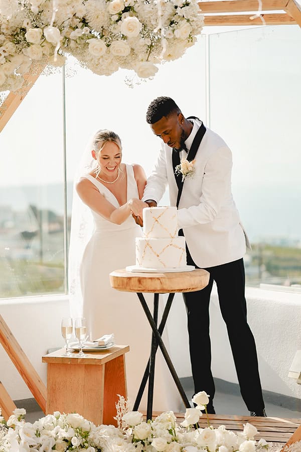 gorgeous-wedding-santorini-white-roses-hydrangeas_26