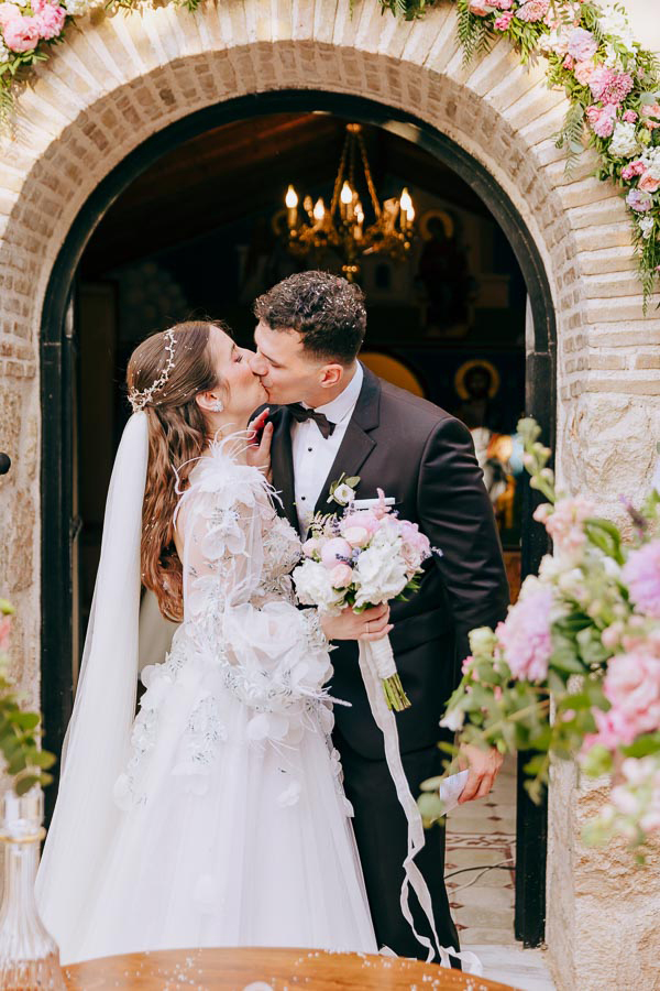 pretty-spring-wedding-athens-beautiful-flowers_28