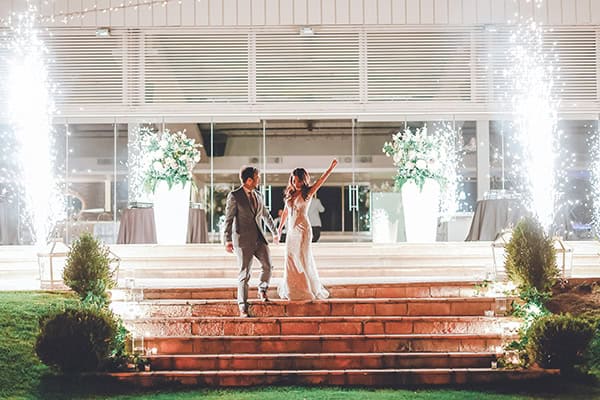 Όμορφος γάμος στο Άλσος Νυμφών με λουλούδια σε απαλές αποχρώσεις | Mona & Mircea