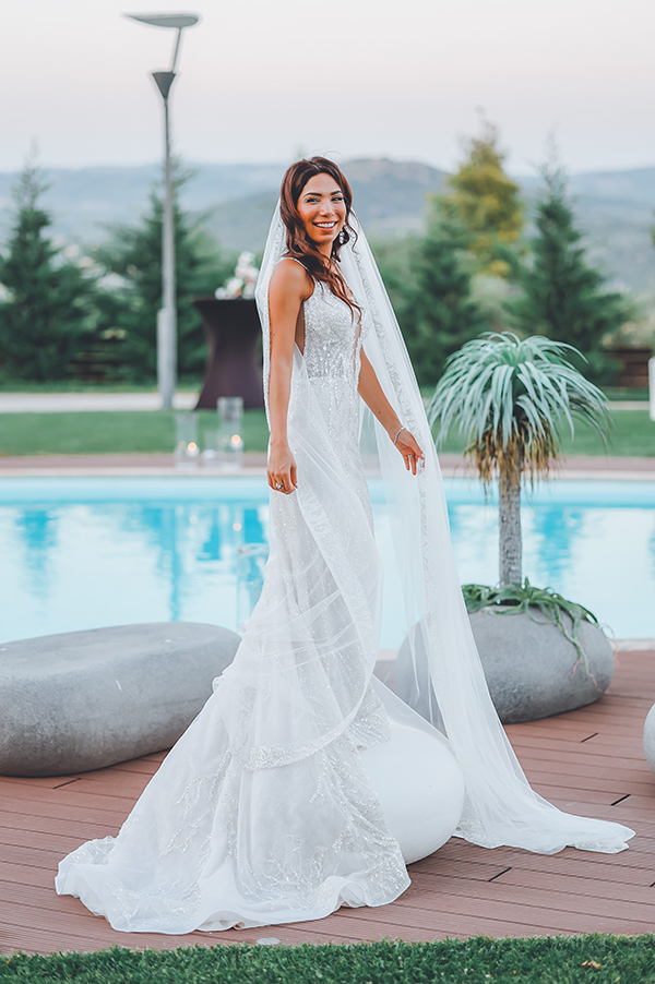 pretty-wedding-alsos-nimfon-pale-hued-flowers_04