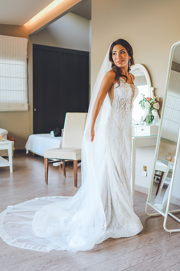 pretty-wedding-alsos-nimfon-pale-hued-flowers_06