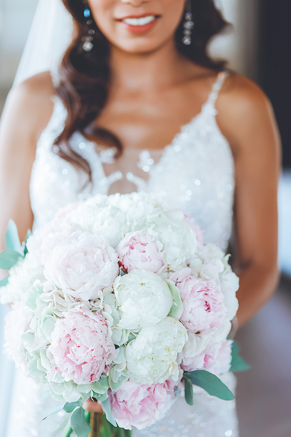 pretty-wedding-alsos-nimfon-pale-hued-flowers_07