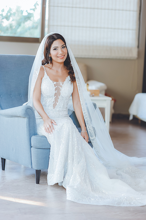 pretty-wedding-alsos-nimfon-pale-hued-flowers_10