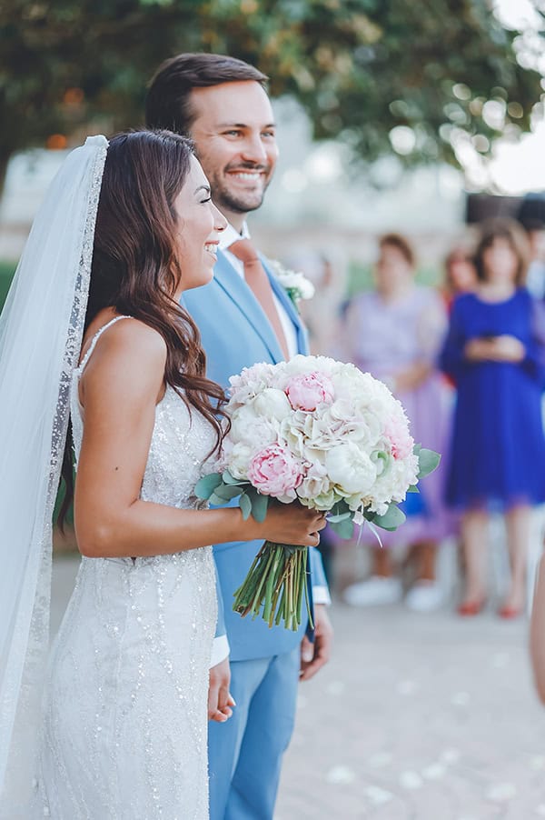 pretty-wedding-alsos-nimfon-pale-hued-flowers_19