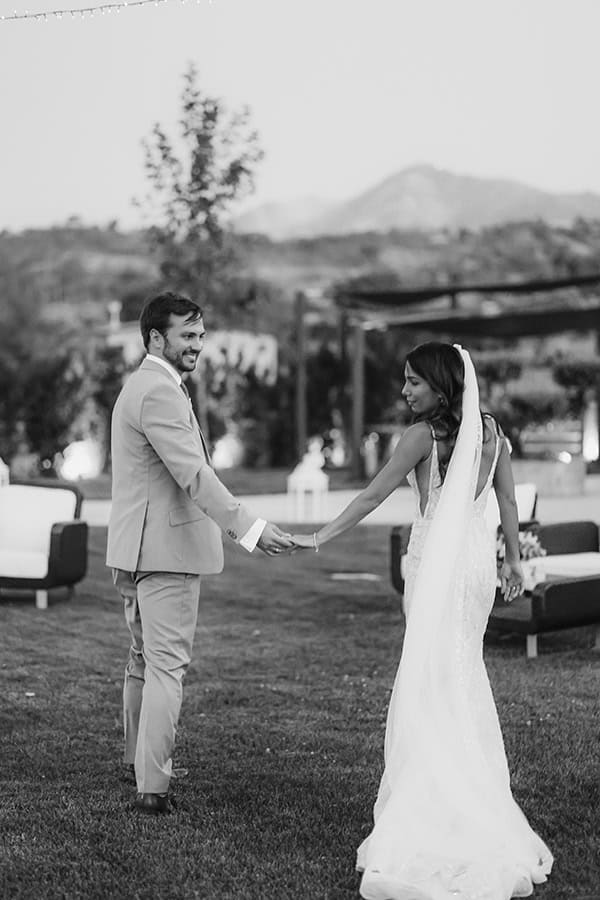 pretty-wedding-alsos-nimfon-pale-hued-flowers_25