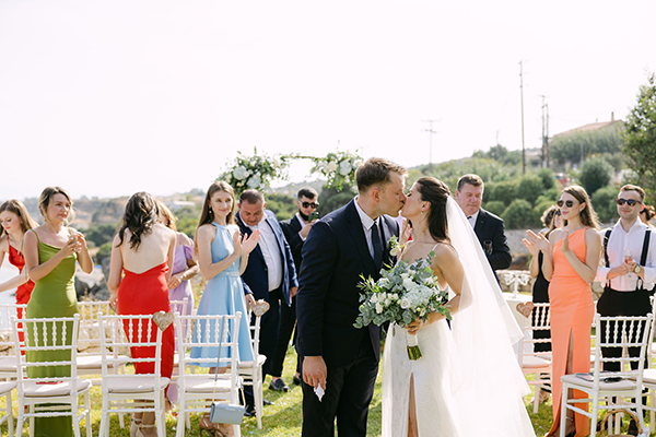 romantic-destination-wedding-kefalonia-lovely-white-flowers_18