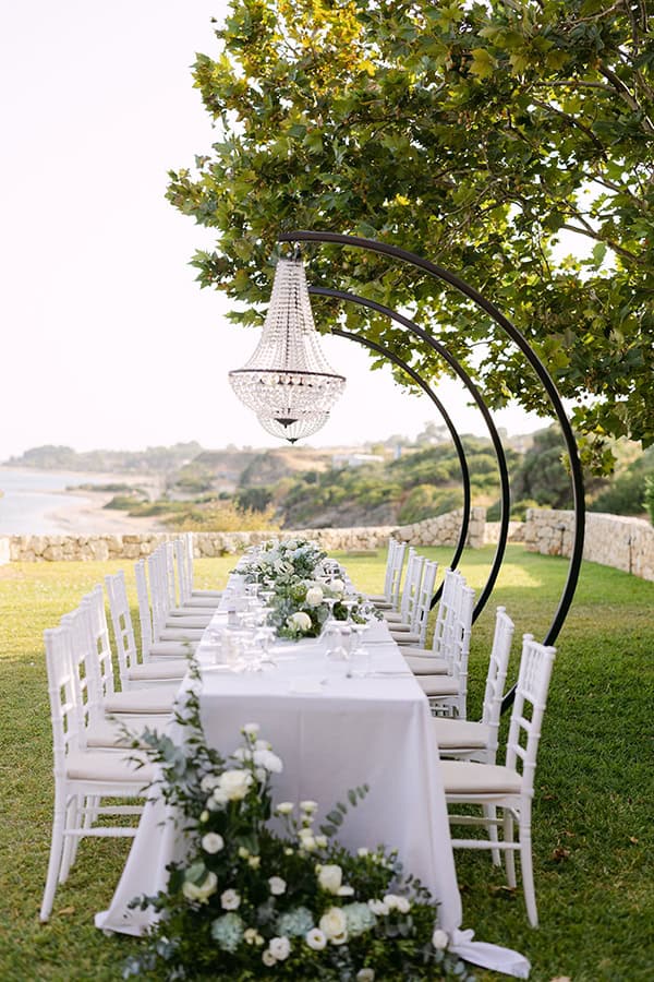 romantic-destination-wedding-kefalonia-lovely-white-flowers_19