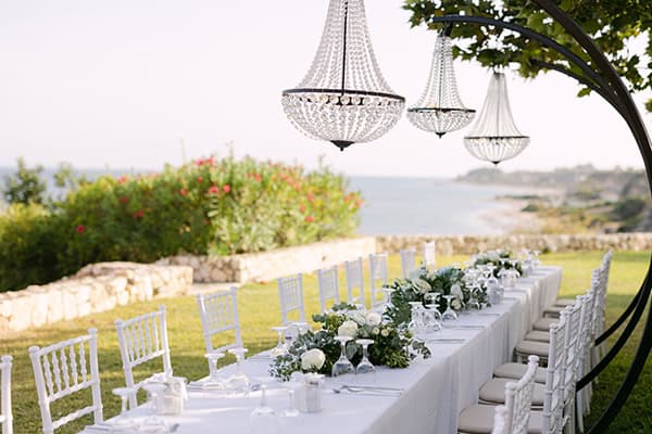 romantic-destination-wedding-kefalonia-lovely-white-flowers_21