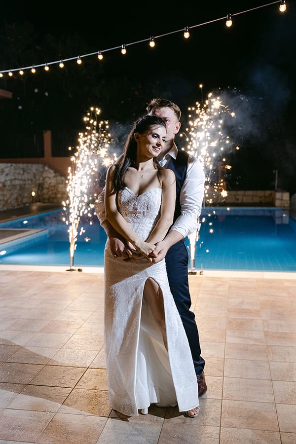 romantic-destination-wedding-kefalonia-lovely-white-flowers_22