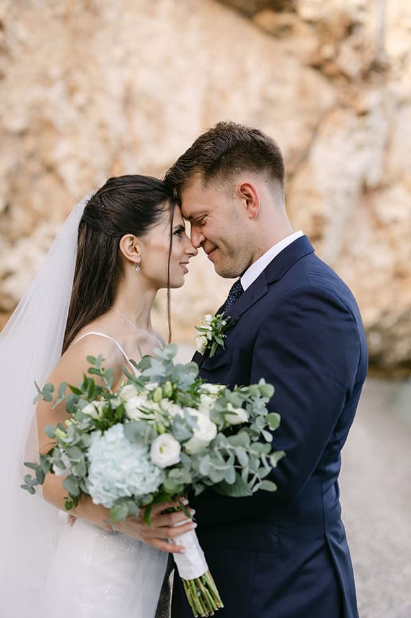 romantic-destination-wedding-kefalonia-lovely-white-flowers_25