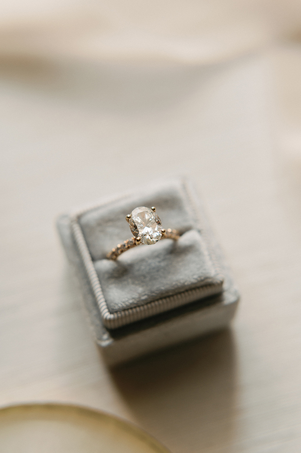 romantic-wedding-all-white-flowers-chic-details_06