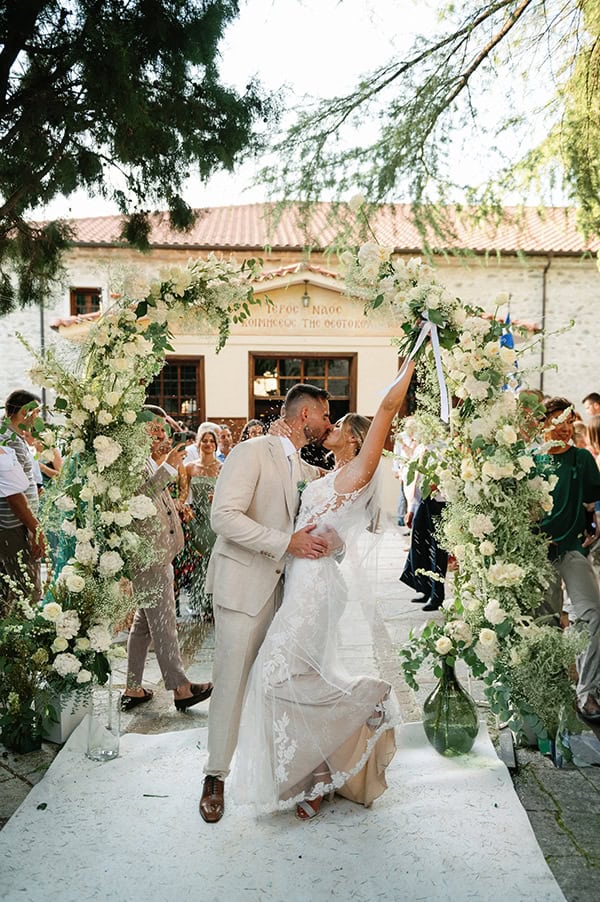 romantic-wedding-all-white-flowers-chic-details_20