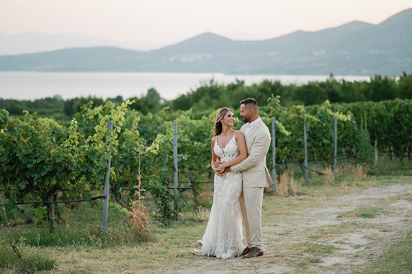 romantic-wedding-all-white-flowers-chic-details_38