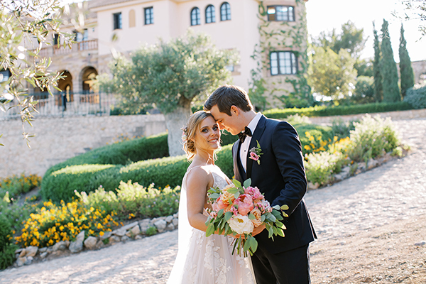 stunning-wedding-hatzi-mansion-florals-pastel-colors_01