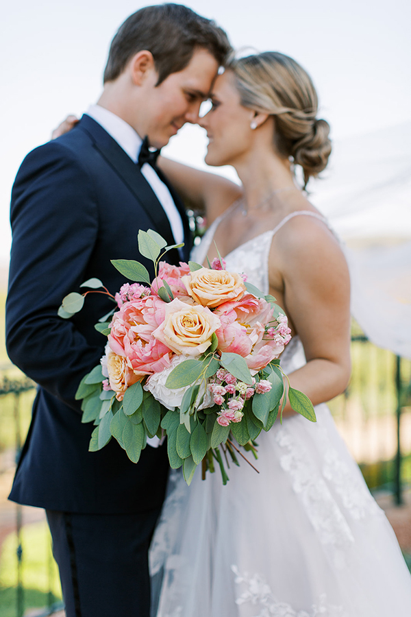 stunning-wedding-hatzi-mansion-florals-pastel-colors_05