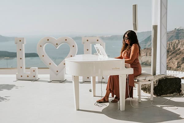 stunning-wedding-santorini-white-flowers_11