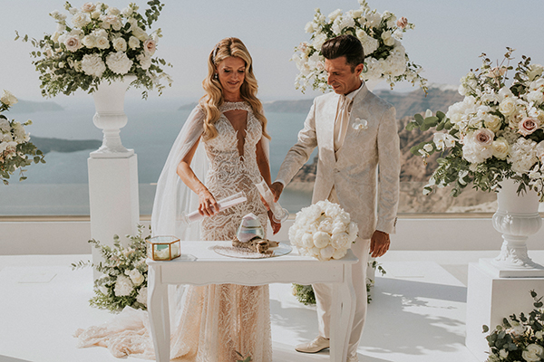 stunning-wedding-santorini-white-flowers_14