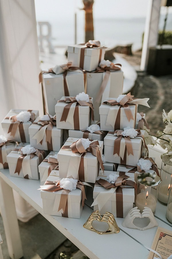 stunning-wedding-santorini-white-flowers_24