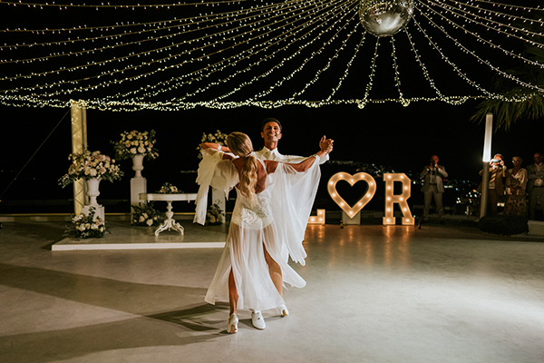 stunning-wedding-santorini-white-flowers_35