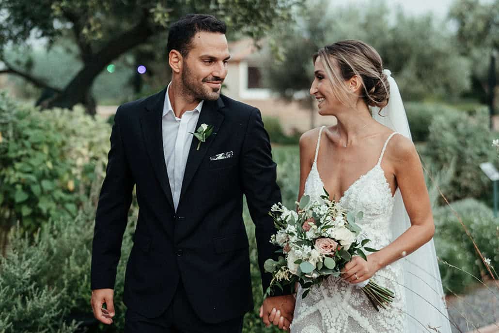 Καλοκαιρινός γάμος στο Κρωπίας Γη με μποέμ λεπτομέρειες | Μαρίνα & Μάνος