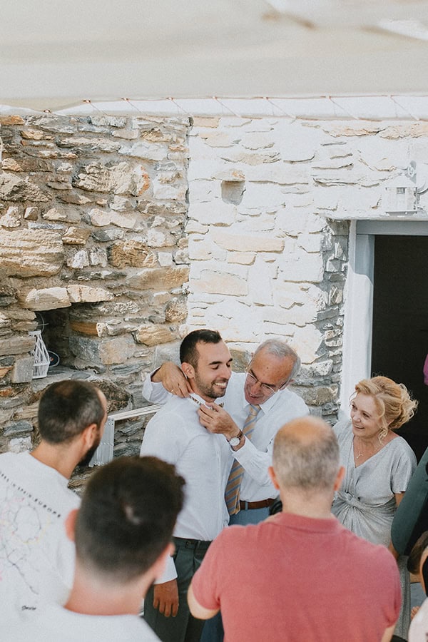 summer-wedding-kythnos-quaint-chapel_07